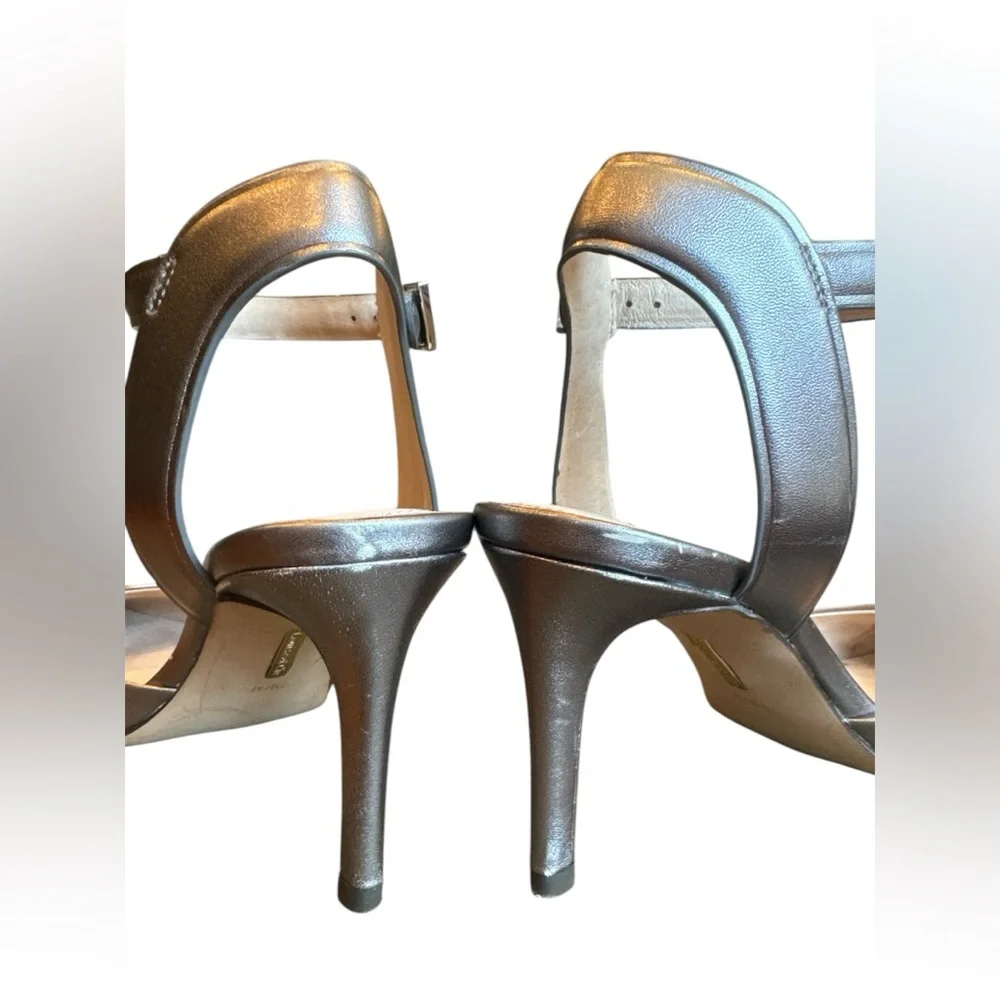 Louise et Cie‎ shoes 7 KOTA PEWTER ANKLE STRAP PUMP Size 7 HEEL 3 1/4”